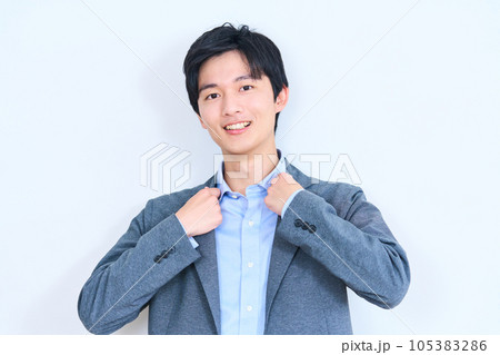 若い男性　メンズファッション　 105383286