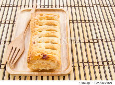 Pineapple pie in wooden plate on wooden background 105383469