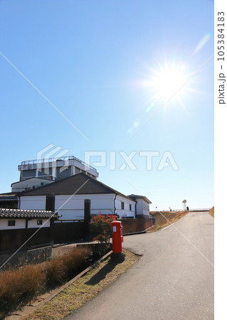 茨城　土浦　丸ポストのある風景（柴沼醤油前） 105384183