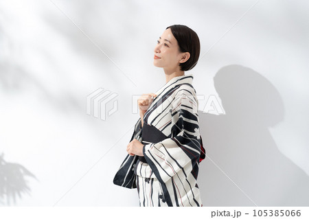 浴衣の女性 浴衣の女性 105385066