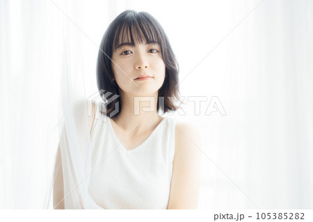 ナチュラルビューティな女性 105385282