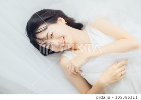 ナチュラルビューティな女性 105386311
