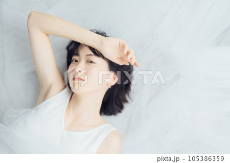 ナチュラルビューティな女性 105386359