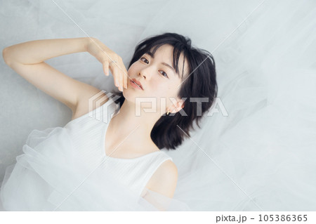 ナチュラルビューティな女性 105386365