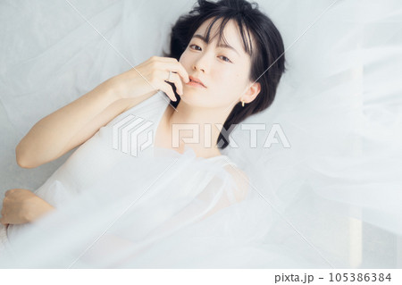 ナチュラルビューティな女性 105386384