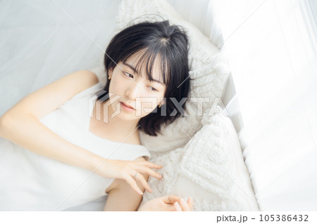 ナチュラルビューティな女性 105386432