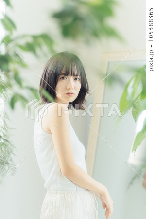 ナチュラルビューティな女性 105388365