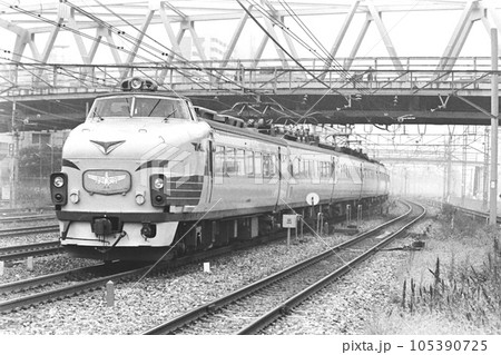 上野ー金沢間を走っていた特急「はくたか」クハ489-503他、蕨にて、1982年10月19日 105390725