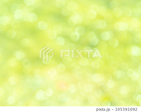 背景素材　水玉模様のリフレクション　グリーン系 105391092