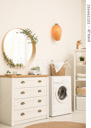 Round mirror on white wall in modern bathroom Round mirror on white wall in modern bathroom 105394492