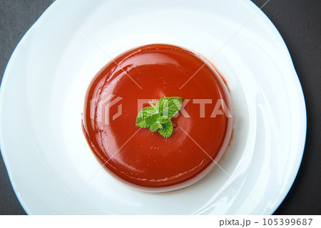 ダイエットにオススメ、トマトジュースで作った甘くないケーキのようなトマト寒天ゼリー ダイエットにオススメ、トマトジュースで作った甘くないケーキのようなトマト寒天ゼリー 105399687