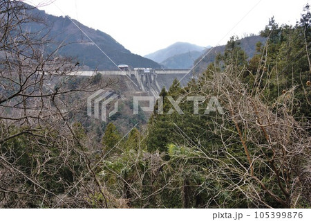 下久保ダムの堤体 105399876