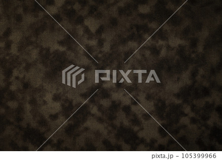 ムラ染めの茶色の布地の背景テクスチャー 105399966
