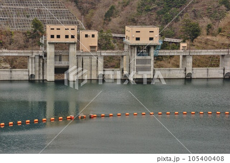 展望台からの深城ダムとシオジの森ふかしろ湖 展望台からの深城ダムとシオジの森ふかしろ湖 105400408