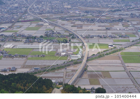 文殊山からの眺め　福井市中心部方向　建設中の北陸新幹線　2023年5月 105400444