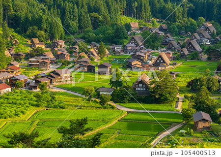 夏の白川郷（夕景） 105400513