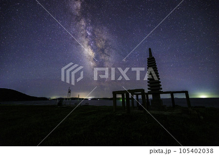 《長崎県 五島》上五島 宇久島 平家盛公上陸地からの星空 《長崎県 五島》上五島 宇久島 平家盛公上陸地からの星空 105402038