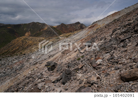 茶臼岳中腹から朝日岳方面を見る 2023年5月30日 茶臼岳中腹から朝日岳方面を見る 2023年5月30日 105402091