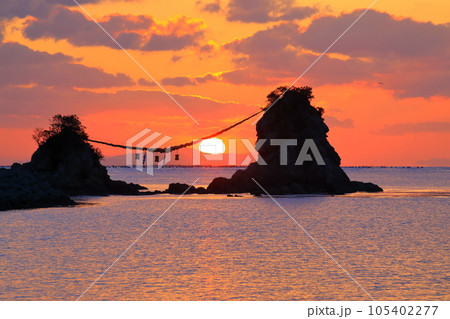 豊後二見ヶ浦の日の出(佐伯市上浦) 豊後二見ヶ浦の日の出(佐伯市上浦) 105402277