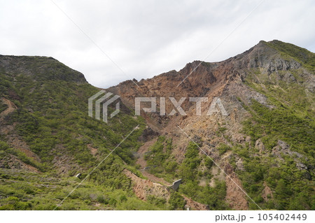 茶臼岳 峰の茶屋跡避難小屋から下山中に見た朝日岳方面 2023年5月30日 茶臼岳 峰の茶屋跡避難小屋から下山中に見た朝日岳方面 2023年5月30日 105402449