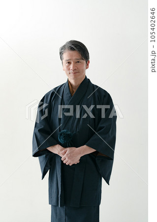 和服のミドル男性 105402646