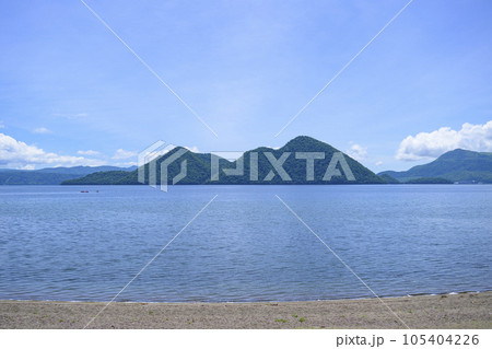 洞爺湖 浮見堂公園から見た中島 105404226