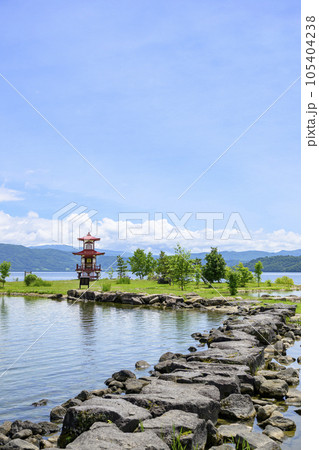 聖徳太子の像が祀られている洞爺湖 浮見堂 105404238