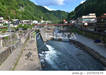 杖立温泉 熊本県阿蘇郡小国町 昭和の薫りが今も煙る温泉街 杖立温泉 熊本県阿蘇郡小国町 昭和の薫りが今も煙る温泉街 105405674
