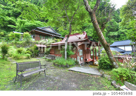 杖立温泉 薬師堂 熊本県阿蘇郡小国町 昭和の薫りが今も煙る温泉街 杖立温泉 薬師堂 熊本県阿蘇郡小国町 昭和の薫りが今も煙る温泉街 105405698