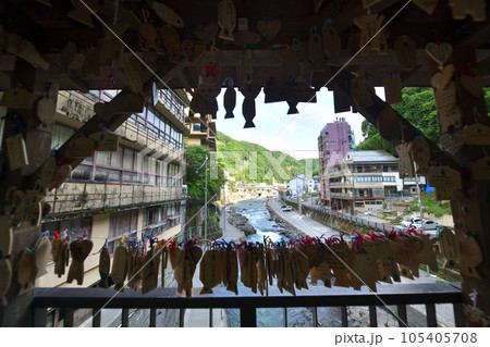杖立温泉 もみじ橋 熊本県阿蘇郡小国町 昭和の薫りが今も煙る温泉街 杖立温泉 もみじ橋 熊本県阿蘇郡小国町 昭和の薫りが今も煙る温泉街 105405708
