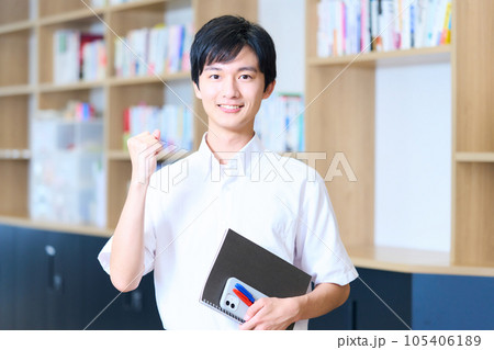 受験生　高校生　浪人生　大学生　学生　夏期講習　学習塾　 105406189