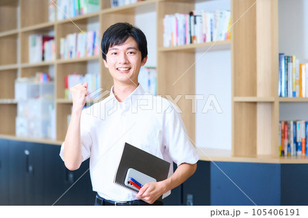 受験生　高校生　浪人生　大学生　学生　夏期講習　学習塾　 105406191