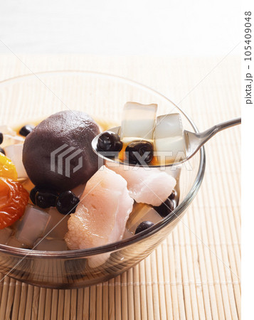 あんみつを食べる 105409048
