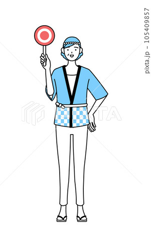 正解を示すマルの棒を持つ夏祭りの法被を着たシニア女性 正解を示すマルの棒を持つ夏祭りの法被を着たシニア女性 105409857