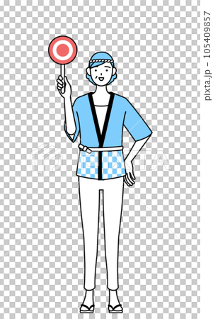 正解を示すマルの棒を持つ夏祭りの法被を着たシニア女性 正解を示すマルの棒を持つ夏祭りの法被を着たシニア女性 105409857