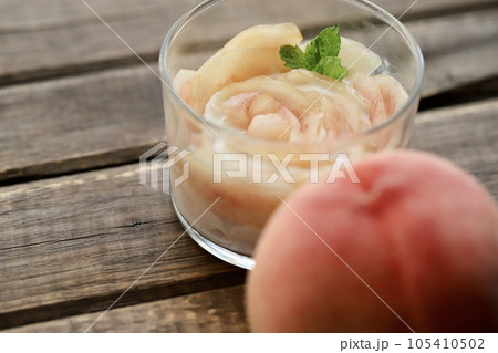 山梨県産の桃を使った手作りのヨーグルトゼリー 105410502