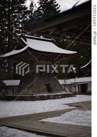 世界遺産高野山金剛峯寺の雪景色 世界遺産高野山金剛峯寺の雪景色 105411021