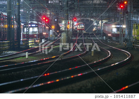 夜の鉄道と駅【京急】金沢八景駅と検車区 夜の鉄道と駅【京急】金沢八景駅と検車区 105411887