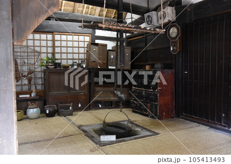 古い木造建築 古い木造建築 105413493