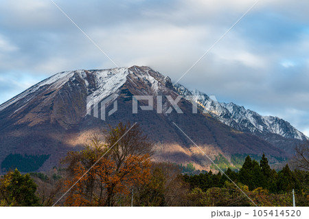 【日本百名山】添谷から見た初冬の大山14　鳥取県西伯郡伯耆町 105414520