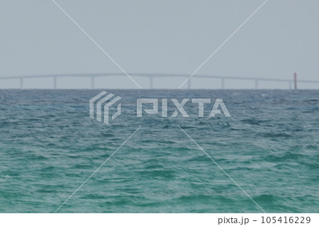 南の島の青い海白い砂浜 南の島の青い海白い砂浜 105416229