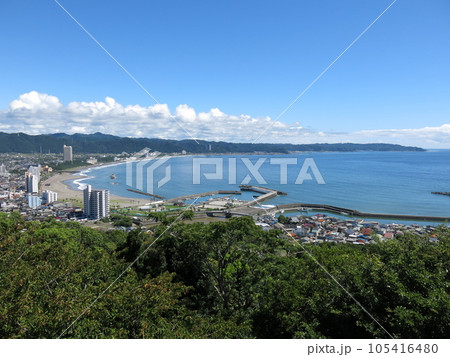 鴨川市の魚見塚展望台からの眺め（太平洋・鴨川港・加茂川・前原海岸・鴨川シーワールド・天津小湊など） 105416480
