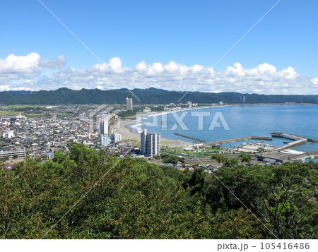 鴨川市の魚見塚展望台からの眺め(太平洋・鴨川港・加茂川・前原海岸・鴨川シーワールド・安房鴨川駅など) 鴨川市の魚見塚展望台からの眺め(太平洋・鴨川港・加茂川・前原海岸・鴨川シーワールド・安房鴨川駅など) 105416486