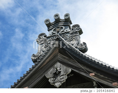 鴨川市小湊の誕生寺にある祖師堂の鬼瓦 鴨川市小湊の誕生寺にある祖師堂の鬼瓦 105416841
