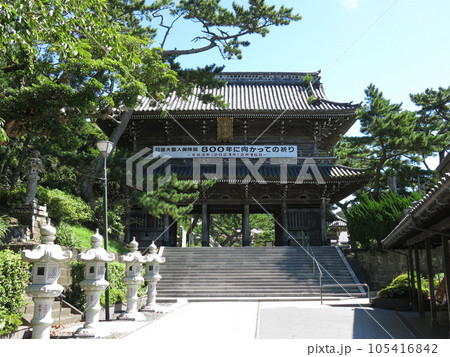鴨川市小湊の誕生寺（仁王門） 105416842