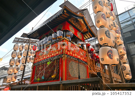 祇園囃子響く京都祇園祭 宵々山の南観音山の写真素材 [105417352] - PIXTA