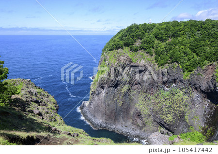 知床フレペの滝付近を歩く 知床フレペの滝付近を歩く 105417442