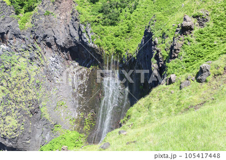 知床フレペの滝付近を歩く 知床フレペの滝付近を歩く 105417448