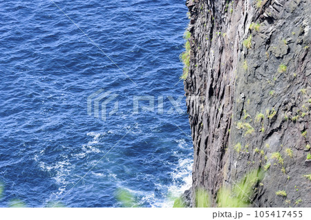 知床フレペの滝付近を歩く 知床フレペの滝付近を歩く 105417455