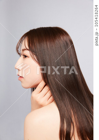 ビューティー若い日本人女性 髪の毛の綺麗な女性 ビューティー若い日本人女性 髪の毛の綺麗な女性 105418264